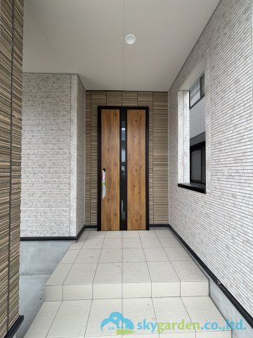 伊勢原市下落合　新築戸建　全2棟2号棟の玄関