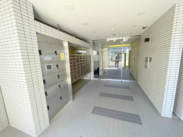 ウィスタリア新北野のエントランス