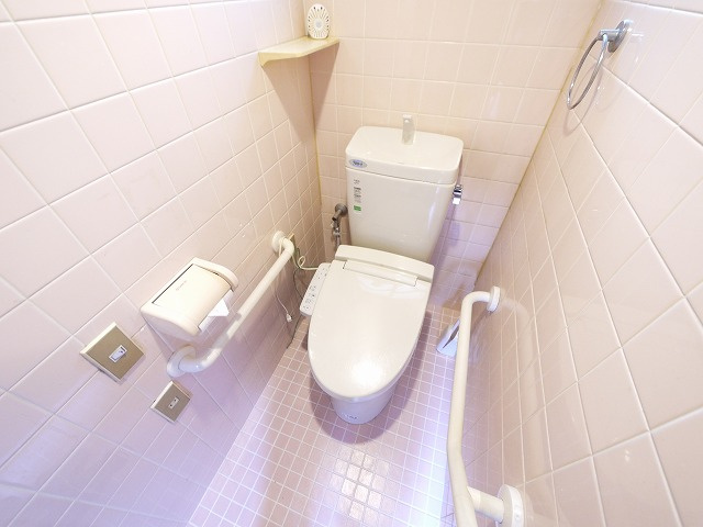 滝野戸建て　離れのトイレ