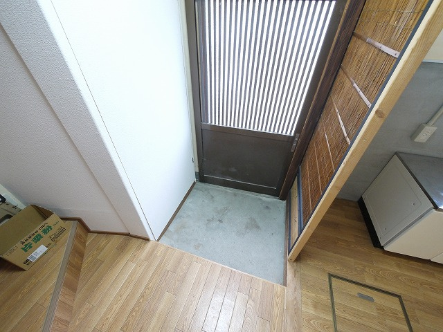 滝野戸建て　離れの玄関