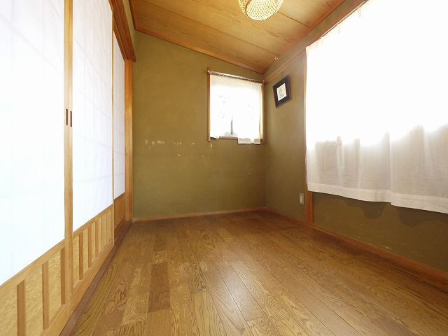 滝野戸建て　離れの洋室