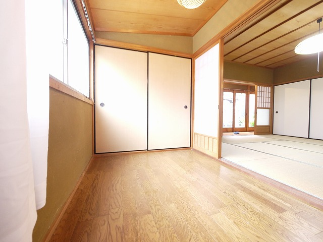 滝野戸建て　離れの洋室