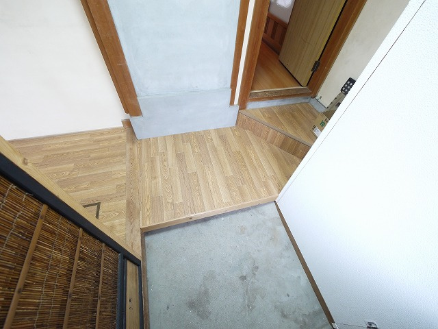 滝野戸建て　離れの玄関