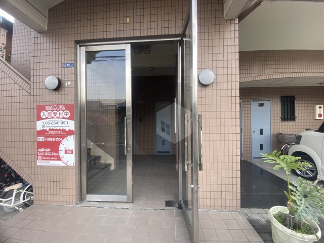 東大阪市水走２丁目の賃貸マンションのエントランス