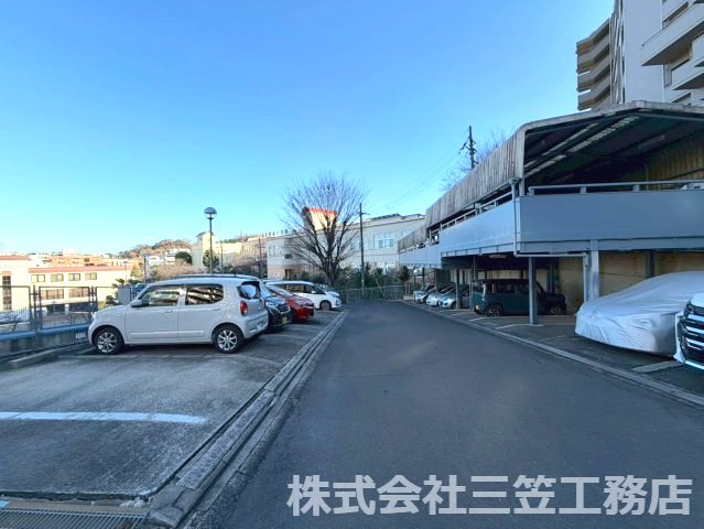 香里ヶ丘セントポリア弐号館の駐車場