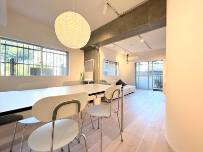 【居間・リビング】 | サンシティ日吉 | ◆ご家族の会話がはずむ、開放的なＬＤＫです。休日はお陽さまの光をたっぷりととりこめるぽかぽかリビングで過ごしませんか？