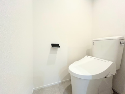 【トイレ】 | サンシティ日吉 | ◆清潔感のある白を基調とした落ち着ける空間。