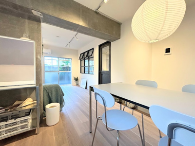 【居間・リビング】 | サンシティ日吉 | ◆ご家族の会話がはずむ、開放的なＬＤＫです。休日はお陽さまの光をたっぷりととりこめるぽかぽかリビングで過ごしませんか？