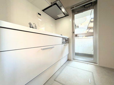 【キッチン】 | サンシティ日吉 | ◆ご家族みんなで調理ができる位のスペースを実現したキッチン空間となっております。みんなで作った料理を召し上がりながらの会話は、どのような物になるのでしょうか。