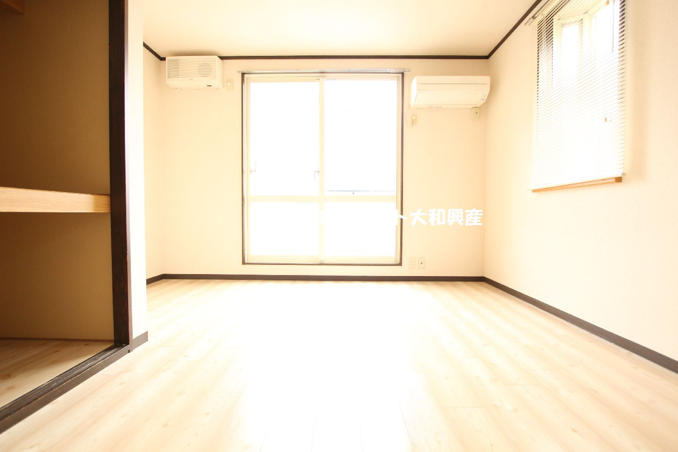 ウッディヒルズＡの居間・リビング