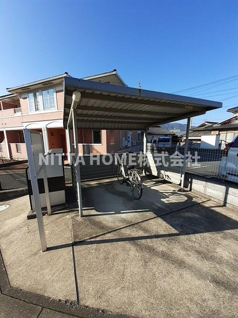 ビバーチェⅢのエントランス|駐輪場も完備しています◇