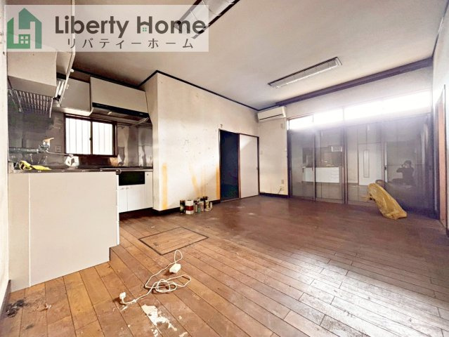 水戸市中丸町　中古戸建の居間・リビング