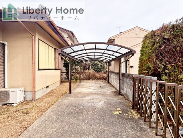 水戸市中丸町　中古戸建の駐車場