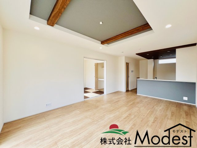 高崎市下小塙町の居間・リビング|陽当たり良好で、1日中いたくなるほど心地よいリビング♪