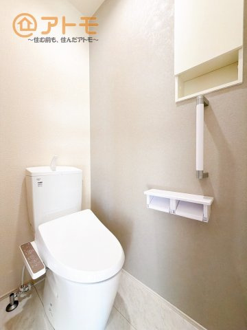 【トイレ】 | 富士宮市宮原　新築戸建て　2号棟 | 窓があり換気もすぐにできる、清潔感のあるトイレです♪
