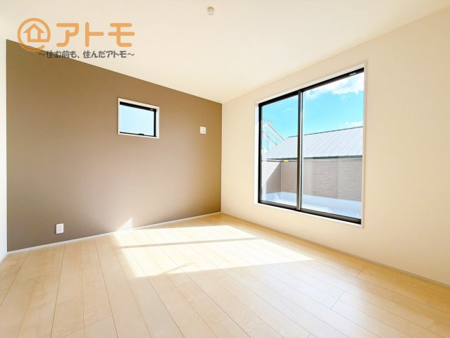 【寝室】 | 富士宮市宮原　新築戸建て　2号棟 | バルコニーが隣接しているので、大きな布団なども楽々干せます！！