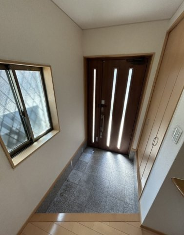中古戸建　岩出市岡田の玄関