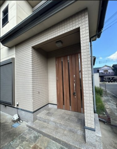 中古戸建　岩出市岡田の玄関