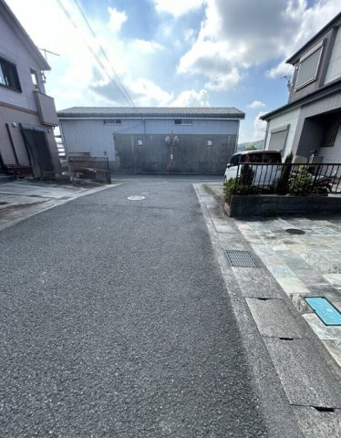 中古戸建　岩出市岡田の前面道路含む現地写真