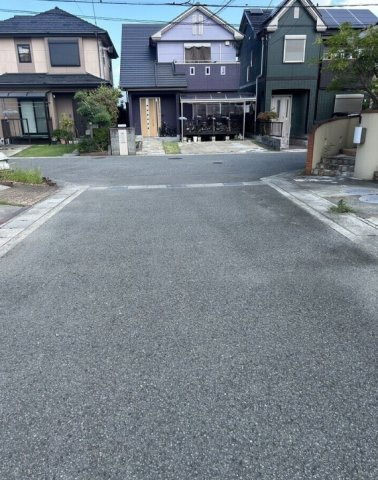 中古戸建　岩出市岡田の前面道路含む現地写真