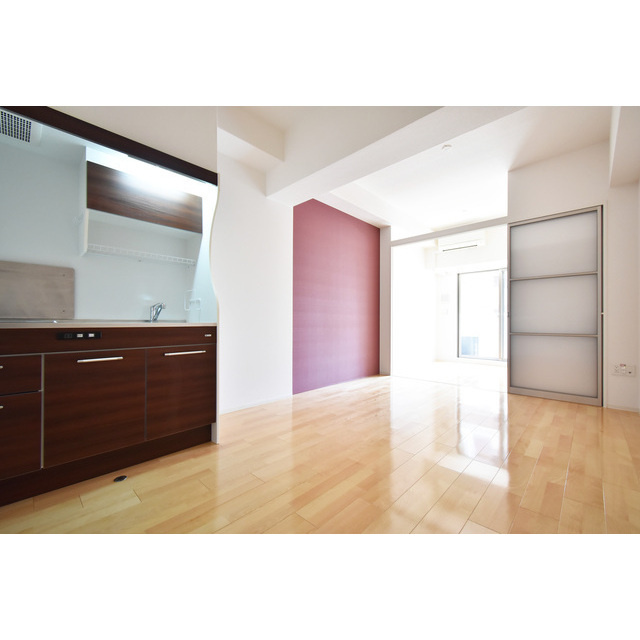 SERENiTE堺筋本町SUDの居間・リビング