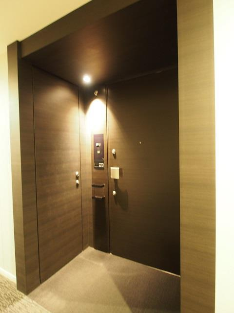 大阪ひびきの街ザ・サンクタスタワーの玄関