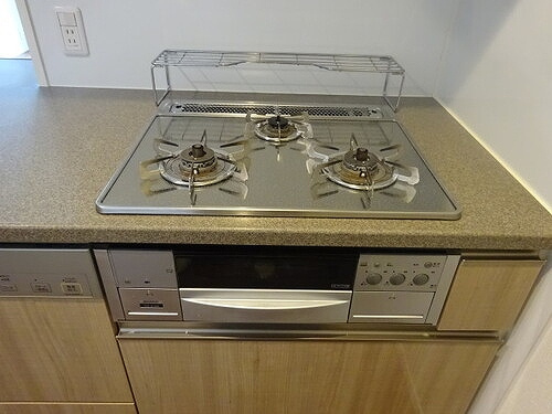 大阪ひびきの街　ザ・サンクタスタワーの設備|３口ガスコンロ　※前回募集時／２０２５年５月の写真