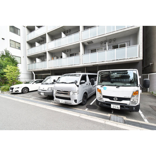 ルクレ新町レジデンスの駐車場