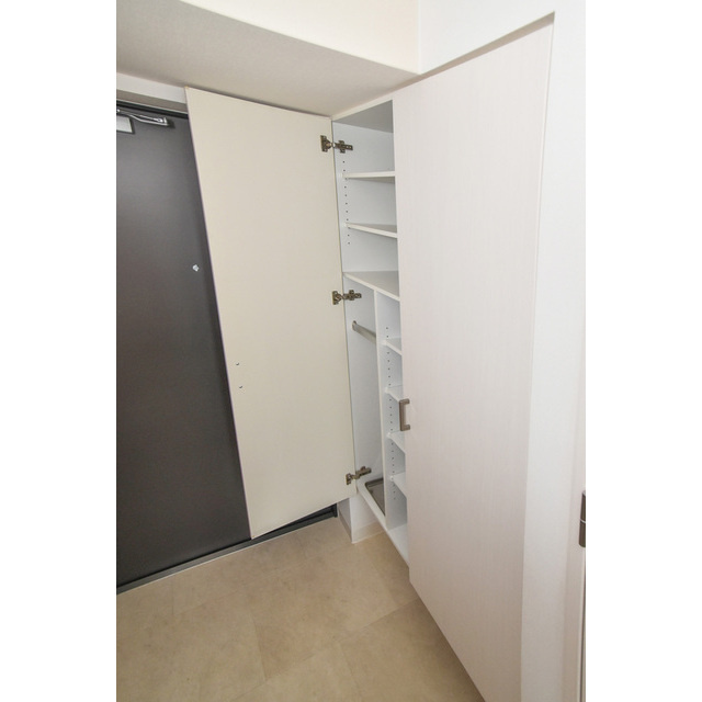 エスリード難波レジデンスの玄関