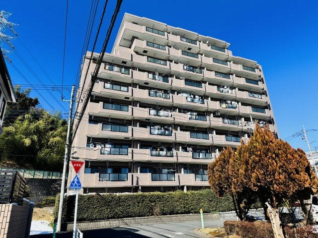 キャッスルマンション多摩センターの外観|～中央大学・明星大学駅徒歩4分　ペット飼育も可能なマンション　内装フルリノベ中～