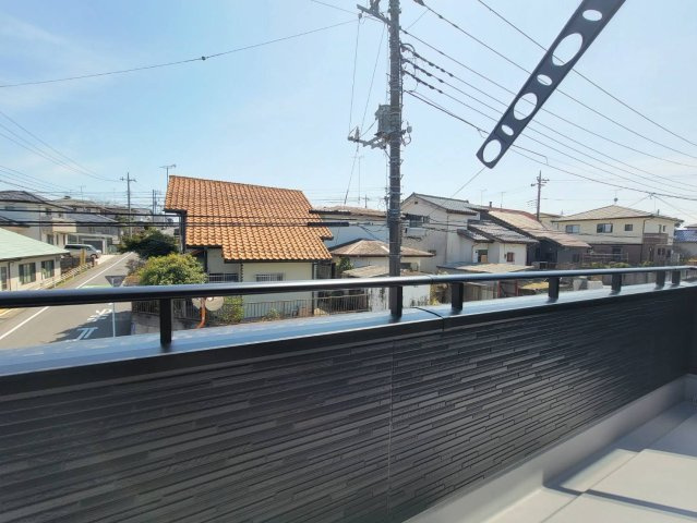【LiveleGarden】宇都宮西の宮 第3 全2棟のその他|〇ワイドバルコニー〇
バルコニーからの南側眺望。二部屋から出入りできる広々バルコニーなのでお洗濯ものはもちろん、運ぶのが大変なお布団もラクラク♪
※2026年4月撮影