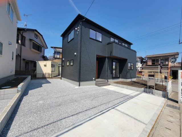 【LiveleGarden】宇都宮西の宮 第3 全2棟の駐車場|〇駐車スペース〇
お車３台駐車可能♪ご夫婦の車はもちろん来客時の駐車スペースにも困りません♪お友達も気軽に呼べますね♪
※2026年4月撮影