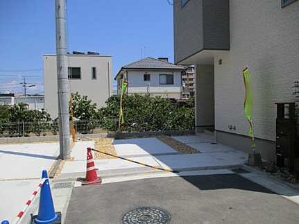 佐伯区千同１丁目の前面道路含む現地写真|全居室洋室＆収納有◎テラス付きの明るいLDK◎