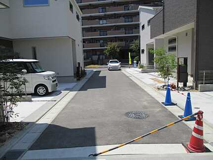 佐伯区千同１丁目の前面道路含む現地写真