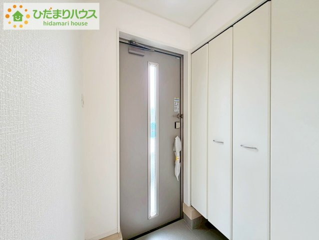 いわき市泉町下川第8　新築戸建　の玄関|スニーカーマニアも納得の天井まであるシューズボックス!(^^)!