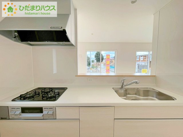いわき市泉町下川第8　新築戸建　のキッチン|カウンターは少し高くなってますので、手元が隠れて来客からは見えにくくなってます♪