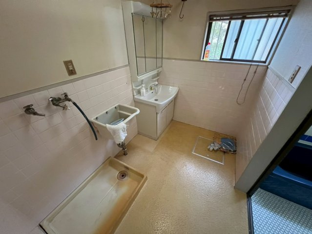 和歌山市西小二里2丁目・中古戸建・54754の洗面所