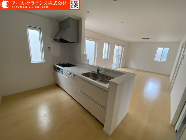 【キッチン】 | 野田市上花輪新町 | 使いがったを考えた機能的なキッチン。調理スペースも確保されており、家族との会話を楽しみながら料理ができる心地よい空間です。毎日の家事を効率よくこなせる設計が魅力です。