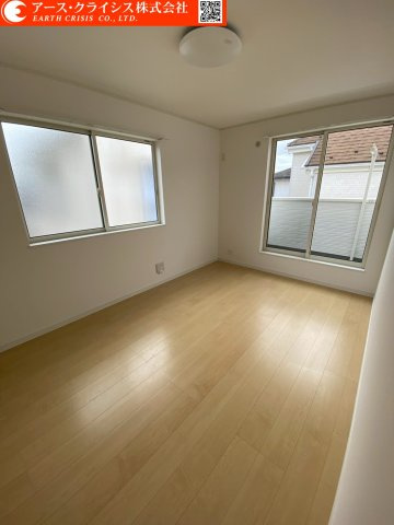 【洋室】 | 野田市上花輪新町 | 採光にも配慮された洋室は明るく快適。プライベート空間として心地よく過ごせます。