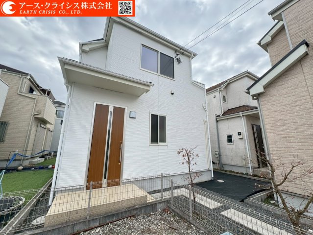 【外観】 | 野田市上花輪新町 | 住宅街の中でもひときわ目を引く、整ったファサード。飽きのこないデザインと安定感のある佇まいが、長く住み続ける安心感を与えてくれます。