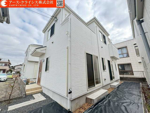 【外観】 | 野田市上花輪新町 | 街並みに自然と溶け込みながらも、品のある存在感を放つ外観デザイン。バランスの取れたフォルムと安定感のある佇まいが、長く安心して住み続けられる住まいであることを感じさせます。