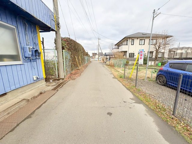 狭山市青柳　建築条件なし売地　「新狭山駅」徒歩14分　敷地159坪　の前面道路含む現地写真