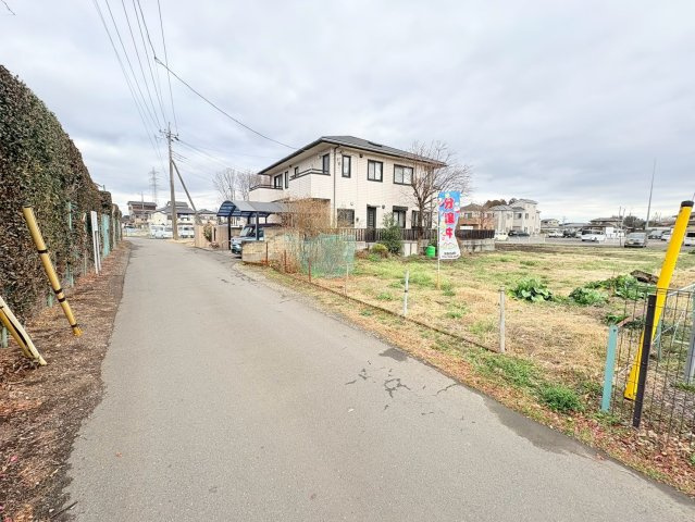 狭山市青柳　建築条件なし売地　「新狭山駅」徒歩14分　敷地159坪　の前面道路含む現地写真
