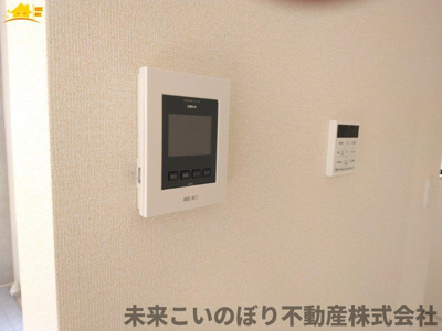 【防犯設備】 | LiveleGarden.S第3久喜鷲宮 | TVインターフォンは来訪者の確認にとても便利で安心です。
録画システム付きなので、留守時の確認も可能です。