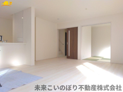 【居間・リビング】 | LiveleGarden.S第3久喜鷲宮 | 解放感のある広々LDKで大切な家族との時間が過ごせます。