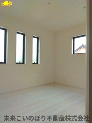 【子供部屋】 | LiveleGarden.S第3久喜鷲宮 | 二面採光のお部屋で日当たり通風良好です！
収納も大きく過ごしやすいです。お子さんのお部屋にいかがでしょうか