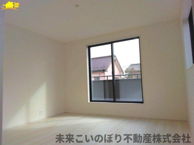 【寝室】 | LiveleGarden.S第3久喜鷲宮 | 主寝室は大型ベッドもラクラク設置できます♪ゆとりある動線も確保でき、ゆったりとお寛ぎいただけます♪