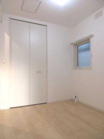 Ｍｏｔｏｒｒａｄ　Ｈｅｉｍの寝室|★小窓付きの居室★