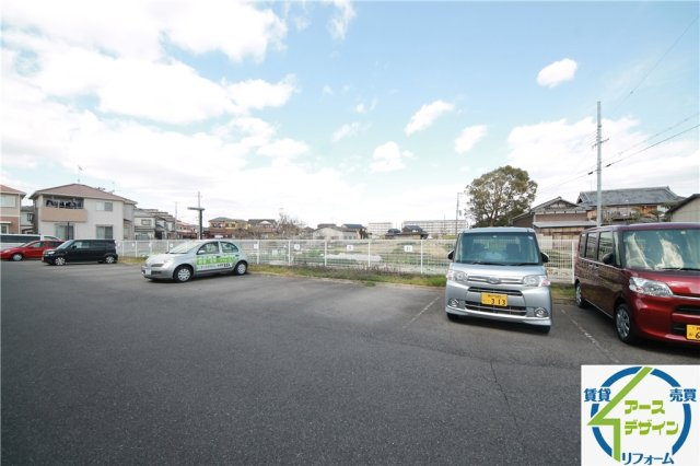 ネオパストラルの駐車場