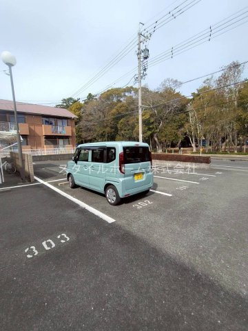 サニーパーク高師の駐車場